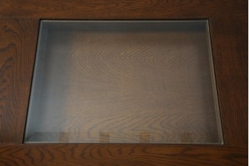 中古　美品　見せる収納!!　国産職人手作り品　上質な作り込みのガラスケース付きローテーブル　定価約30万円相当　(R-083177)