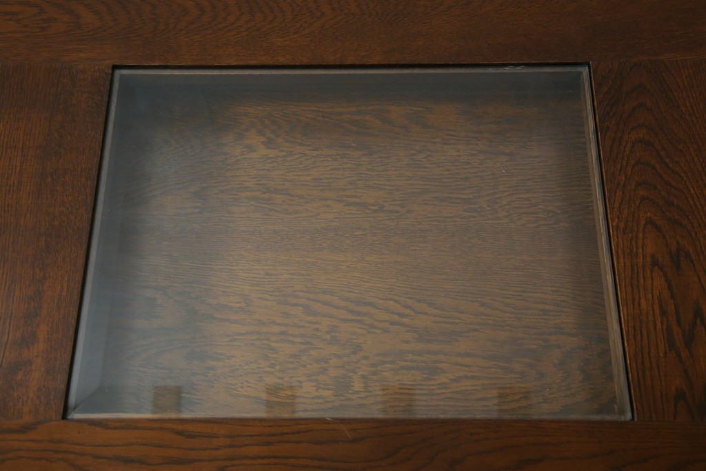 中古　美品　見せる収納!!　国産職人手作り品　上質な作り込みのガラスケース付きローテーブル　定価約30万円相当　(R-083177)