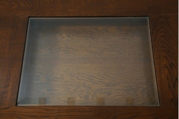 中古　美品　見せる収納!!　国産職人手作り品　上質な作り込みのガラスケース付きローテーブル　定価約30万円相当　(R-083177)