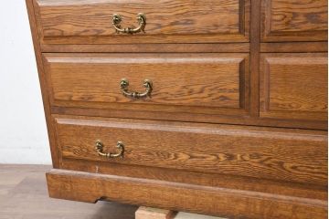 中古　美品　デパート別注　ナラ(楢)材　上質な美しさと機能性を兼ね備えた木目が魅力的なチェスト(洋服タンス、サイドチェスト、衣装箪笥、整理箪笥、収納箪笥、引き出し)(定価約34万円)(R-083178)