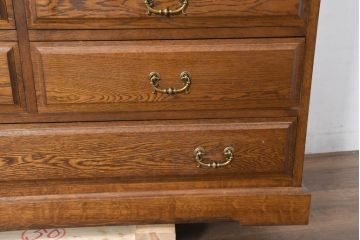 中古　美品　デパート別注　ナラ(楢)材　上質な美しさと機能性を兼ね備えた木目が魅力的なチェスト(洋服タンス、サイドチェスト、衣装箪笥、整理箪笥、収納箪笥、引き出し)(定価約34万円)(R-083178)