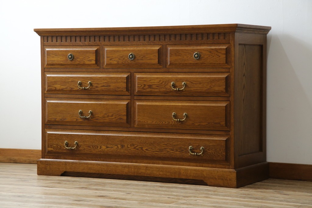中古　美品　デパート別注　ナラ(楢)材　上質な美しさと機能性を兼ね備えた木目が魅力的なチェスト(洋服タンス、サイドチェスト、衣装箪笥、整理箪笥、収納箪笥、引き出し)(定価約34万円)(R-083178)