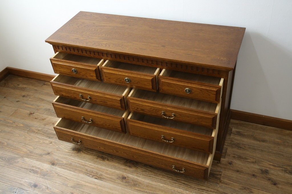 中古　美品　デパート別注　ナラ(楢)材　上質な美しさと機能性を兼ね備えた木目が魅力的なチェスト(洋服タンス、サイドチェスト、衣装箪笥、整理箪笥、収納箪笥、引き出し)(定価約34万円)(R-083178)