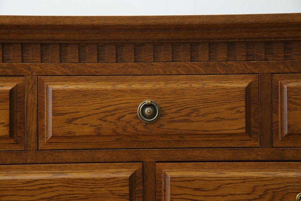 中古　美品　デパート別注　ナラ(楢)材　上質な美しさと機能性を兼ね備えた木目が魅力的なチェスト(洋服タンス、サイドチェスト、衣装箪笥、整理箪笥、収納箪笥、引き出し)(定価約34万円)(R-083178)