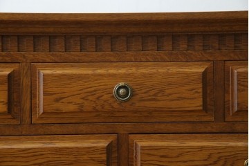 中古　美品　デパート別注　ナラ(楢)材　上質な美しさと機能性を兼ね備えた木目が魅力的なチェスト(洋服タンス、サイドチェスト、衣装箪笥、整理箪笥、収納箪笥、引き出し)(定価約34万円)(R-083178)