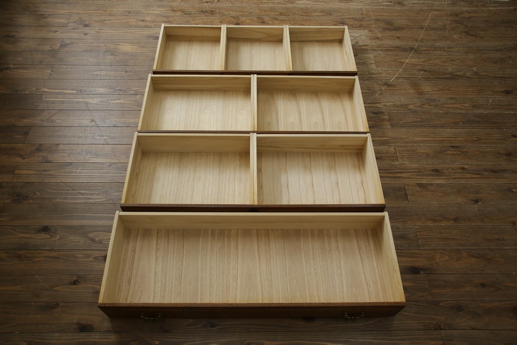 中古　美品　デパート別注　ナラ(楢)材　上質な美しさと機能性を兼ね備えた木目が魅力的なチェスト(洋服タンス、サイドチェスト、衣装箪笥、整理箪笥、収納箪笥、引き出し)(定価約34万円)(R-083178)