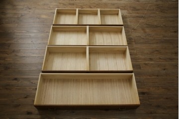 中古　美品　デパート別注　ナラ(楢)材　上質な美しさと機能性を兼ね備えた木目が魅力的なチェスト(洋服タンス、サイドチェスト、衣装箪笥、整理箪笥、収納箪笥、引き出し)(定価約34万円)(R-083178)