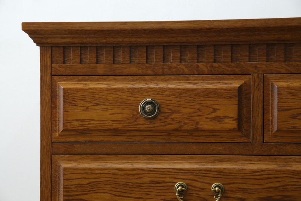 中古　美品　デパート別注　ナラ(楢)材　上質な美しさと機能性を兼ね備えた木目が魅力的なチェスト(洋服タンス、サイドチェスト、衣装箪笥、整理箪笥、収納箪笥、引き出し)(定価約34万円)(R-083178)