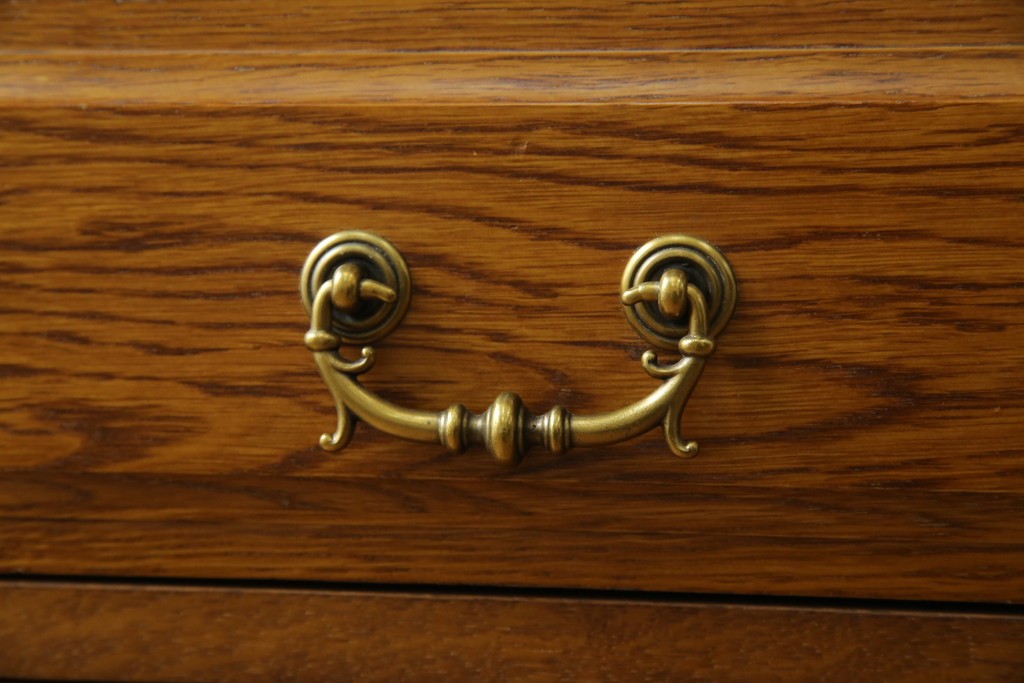 中古　美品　デパート別注　ナラ(楢)材　上質な美しさと機能性を兼ね備えた木目が魅力的なチェスト(洋服タンス、サイドチェスト、衣装箪笥、整理箪笥、収納箪笥、引き出し)(定価約34万円)(R-083178)