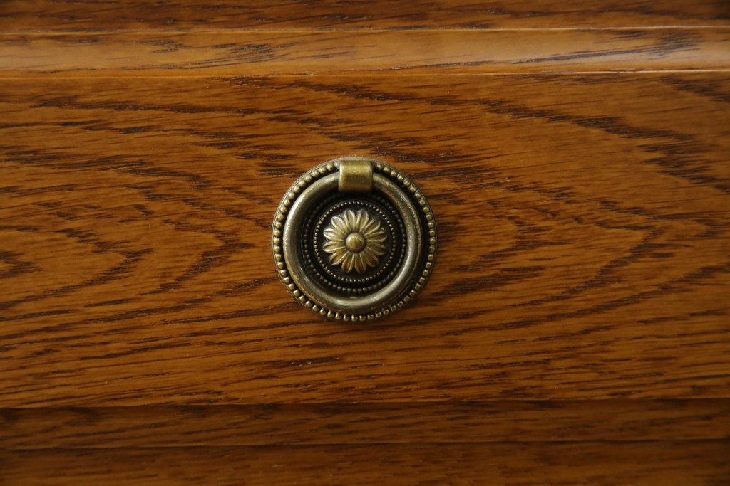 中古　美品　デパート別注　ナラ(楢)材　上質な美しさと機能性を兼ね備えた木目が魅力的なチェスト(洋服タンス、サイドチェスト、衣装箪笥、整理箪笥、収納箪笥、引き出し)(定価約34万円)(R-083178)