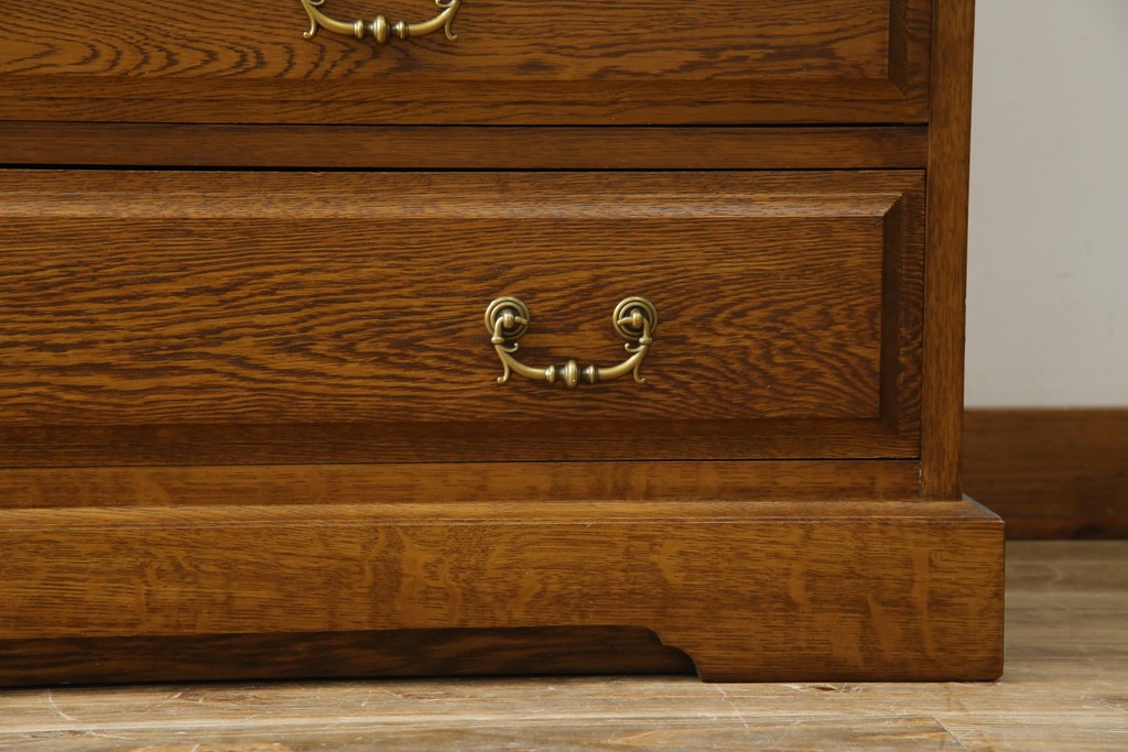 中古　美品　デパート別注　ナラ(楢)材　上質な美しさと機能性を兼ね備えた木目が魅力的なチェスト(洋服タンス、サイドチェスト、衣装箪笥、整理箪笥、収納箪笥、引き出し)(定価約34万円)(R-083178)