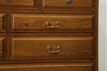 中古　美品　デパート別注　ナラ(楢)材　上質な美しさと機能性を兼ね備えた木目が魅力的なチェスト(洋服タンス、サイドチェスト、衣装箪笥、整理箪笥、収納箪笥、引き出し)(定価約34万円)(R-083178)