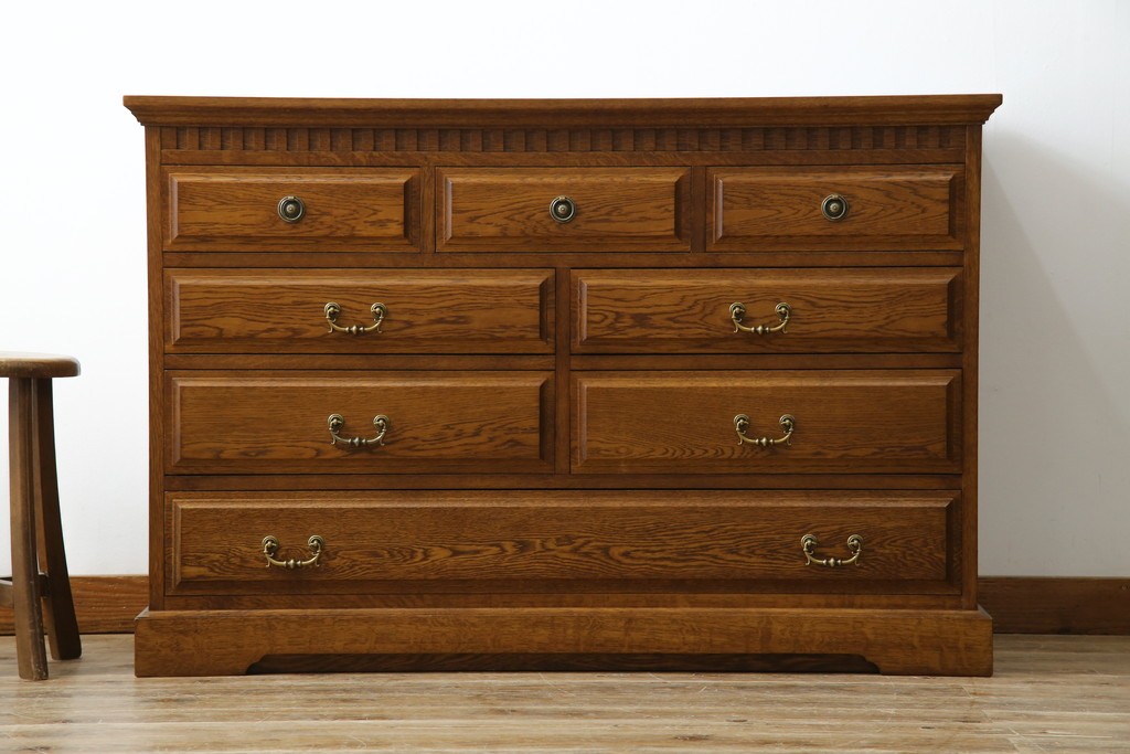 中古　美品　デパート別注　ナラ(楢)材　上質な美しさと機能性を兼ね備えた木目が魅力的なチェスト(洋服タンス、サイドチェスト、衣装箪笥、整理箪笥、収納箪笥、引き出し)(定価約34万円)(R-083178)