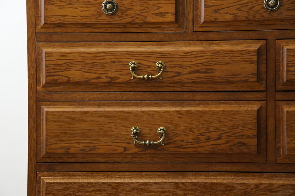 中古　美品　デパート別注　ナラ(楢)材　上質な美しさと機能性を兼ね備えた木目が魅力的なチェスト(洋服タンス、サイドチェスト、衣装箪笥、整理箪笥、収納箪笥、引き出し)(定価約34万円)(R-083178)