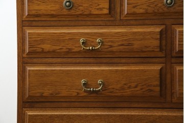 中古　美品　デパート別注　ナラ(楢)材　上質な美しさと機能性を兼ね備えた木目が魅力的なチェスト(洋服タンス、サイドチェスト、衣装箪笥、整理箪笥、収納箪笥、引き出し)(定価約34万円)(R-083178)