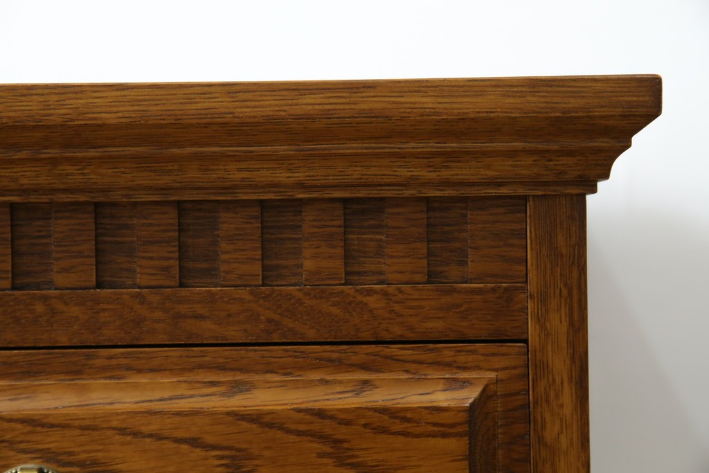 中古　美品　デパート別注　ナラ(楢)材　上質な美しさと機能性を兼ね備えた木目が魅力的なチェスト(洋服タンス、サイドチェスト、衣装箪笥、整理箪笥、収納箪笥、引き出し)(定価約34万円)(R-083178)