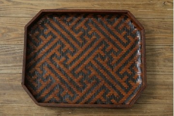 アジアンビンテージ　希少な大型サイズ　提籃(ていらん)風　職人の技が光る繊細な編み込みと透かし彫り金具が魅力的な小引き出し　(R-083183)