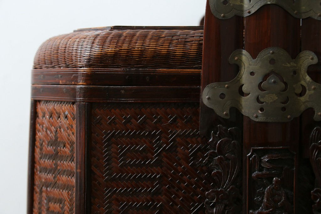 アジアンビンテージ　希少な大型サイズ　提籃(ていらん)風　職人の技が光る繊細な編み込みと透かし彫り金具が魅力的な小引き出し　(R-083183)