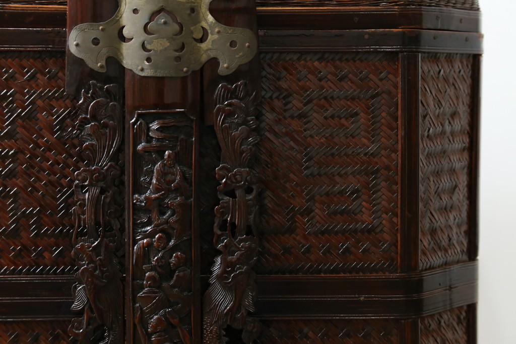 アジアンビンテージ　希少な大型サイズ　提籃(ていらん)風　職人の技が光る繊細な編み込みと透かし彫り金具が魅力的な小引き出し　(R-083183)