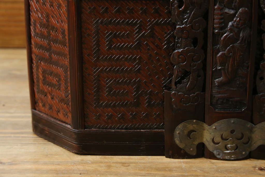 アジアンビンテージ　希少な大型サイズ　提籃(ていらん)風　職人の技が光る繊細な編み込みと透かし彫り金具が魅力的な小引き出し　(R-083183)