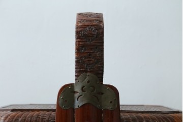 アジアンビンテージ　希少な大型サイズ　提籃(ていらん)風　職人の技が光る繊細な編み込みと透かし彫り金具が魅力的な小引き出し　(R-083183)