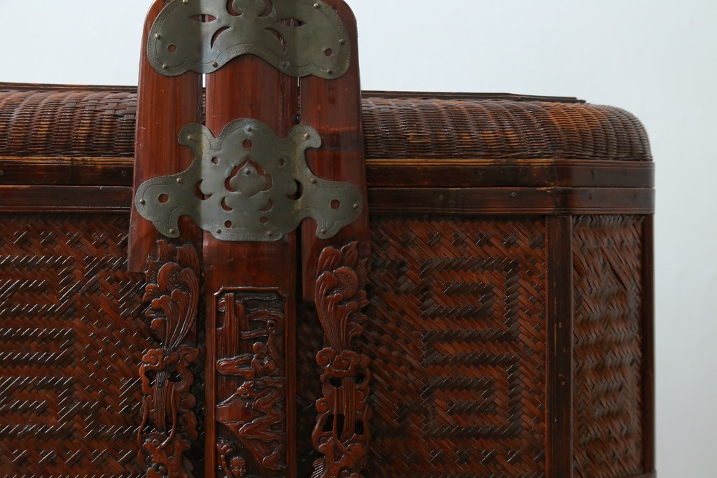 アジアンビンテージ　希少な大型サイズ　提籃(ていらん)風　職人の技が光る繊細な編み込みと透かし彫り金具が魅力的な小引き出し　(R-083183)