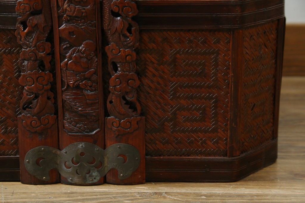 アジアンビンテージ　希少な大型サイズ　提籃(ていらん)風　職人の技が光る繊細な編み込みと透かし彫り金具が魅力的な小引き出し　(R-083183)