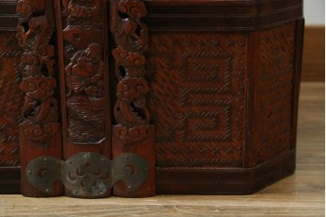 アジアンビンテージ　希少な大型サイズ　提籃(ていらん)風　職人の技が光る繊細な編み込みと透かし彫り金具が魅力的な小引き出し　(R-083183)