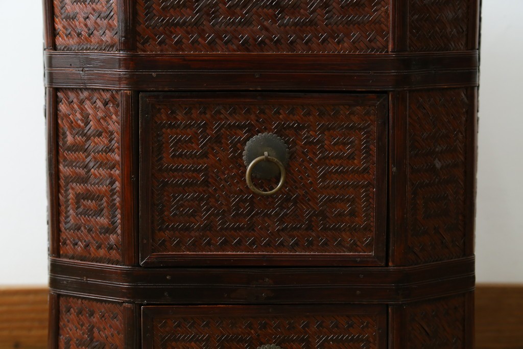 アジアンビンテージ　希少な大型サイズ　提籃(ていらん)風　職人の技が光る繊細な編み込みと透かし彫り金具が魅力的な小引き出し　(R-083183)