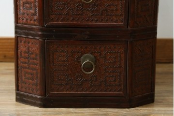 アジアンビンテージ　希少な大型サイズ　提籃(ていらん)風　職人の技が光る繊細な編み込みと透かし彫り金具が魅力的な小引き出し　(R-083183)