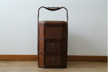 アジアンビンテージ　希少な大型サイズ　提籃(ていらん)風　職人の技が光る繊細な編み込みと透かし彫り金具が魅力的な小引き出し　(R-083183)