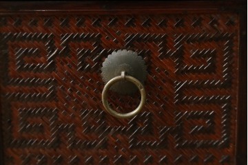 アジアンビンテージ　希少な大型サイズ　提籃(ていらん)風　職人の技が光る繊細な編み込みと透かし彫り金具が魅力的な小引き出し　(R-083183)