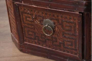 アジアンビンテージ　希少な大型サイズ　提籃(ていらん)風　職人の技が光る繊細な編み込みと透かし彫り金具が魅力的な小引き出し(提げ重箱、茶道具、茶籠、弁当箱、ヴィンテージ)(R-083183)