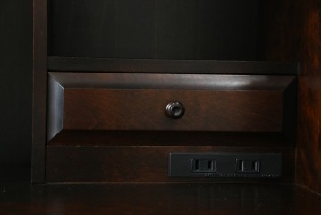 中古　超美品　北海道民芸家具　シックな色合いが魅力の片袖ライティングビューロー　定価約35万円相当　(R-083184)