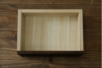 中古　超美品　北海道民芸家具　シックな色合いが魅力の片袖ライティングビューロー　定価約35万円相当　(R-083184)