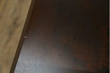 中古　超美品　北海道民芸家具　シックな色合いが魅力の片袖ライティングビューロー　定価約35万円相当　(R-083184)