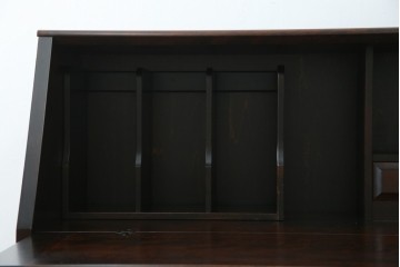 中古　超美品　北海道民芸家具　シックな色合いが魅力の片袖ライティングビューロー　定価約35万円相当　(R-083184)