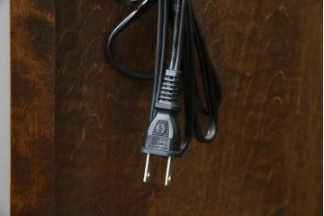 中古　超美品　北海道民芸家具　シックな色合いが魅力の片袖ライティングビューロー　定価約35万円相当　(R-083184)