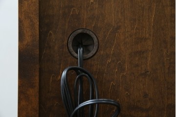 中古　超美品　北海道民芸家具　シックな色合いが魅力の片袖ライティングビューロー　定価約35万円相当　(R-083184)