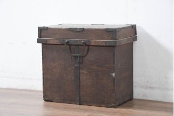 和製アンティーク　経年の風合いを感じさせる昔ながらの時代箱(挟み箱、挟箱、収納箱、店舗什器、木箱)(R-083185)