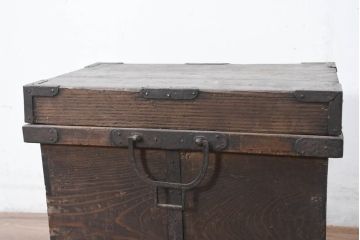 和製アンティーク　経年の風合いを感じさせる昔ながらの時代箱(挟み箱、挟箱、収納箱、店舗什器、木箱)(R-083185)