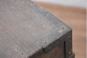 和製アンティーク　経年の風合いを感じさせる昔ながらの時代箱(挟み箱、挟箱、収納箱、店舗什器、木箱)(R-083185)