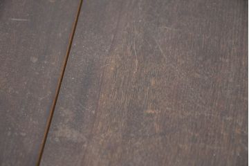 和製アンティーク　和の美と重厚感が融合した古いカバ材の彫刻入り脇机(袖机、サイドチェスト)(R-083186)
