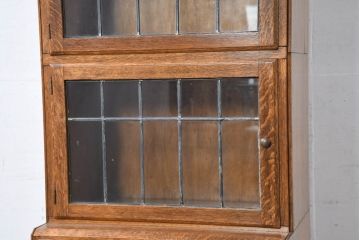 イギリスアンティーク　美品　Lloyd's Antiques(ロイズ・アンティークス)取り扱い　Minty OXFORD(ミンティ)　希少サイズ　オーク材　ステンドグラス入り　スタッキング風縦型ブックケース(本箱、本棚、戸棚、収納棚、書棚、飾り棚、店舗什器)(R-083190)