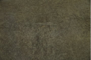 イギリスアンティーク　オーク材　真鍮(しんちゅう)製ギャラリーレール(天飾り)付き　意匠を凝らしたレザートップデスク　(R-083192)