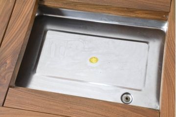 中古　中国　希少品!!　花梨(カリン)材　排水付き　伝統的な功夫(ゴンフー・カンフー)茶を楽しめる小振りなティーテーブル(コーヒーテーブル、カフェテーブル、サイドテーブル、コンソールテーブル、デスク、作業台)(R-083193)