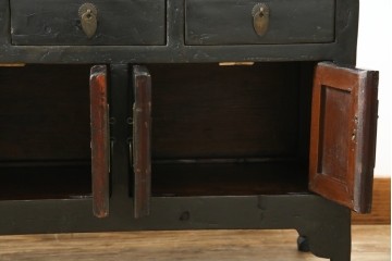 韓国ヴィンテージ　李朝デザイン　真鍮(しんちゅう)金具付き　アンティーク調ローボード　(R-083194)