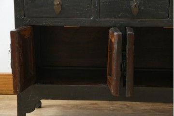 韓国ヴィンテージ　李朝デザイン　真鍮(しんちゅう)金具付き　アンティーク調ローボード　(R-083194)