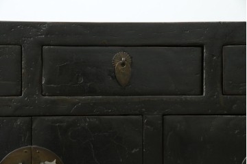 韓国ヴィンテージ　李朝デザイン　真鍮(しんちゅう)金具付き　アンティーク調ローボード　(R-083194)