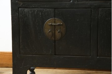 韓国ヴィンテージ　李朝デザイン　真鍮(しんちゅう)金具付き　アンティーク調ローボード　(R-083194)